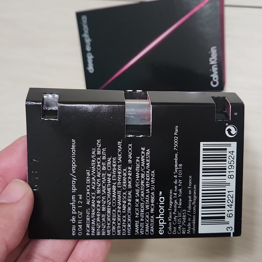 Calvin Klein euphoria eau de parfum 0.5 fl oz NEW + deep euphoria samples (2) - Picture 4 of 6
